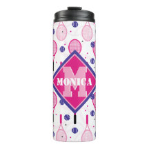 Med namn & initial, rosa och lila tennisrackets