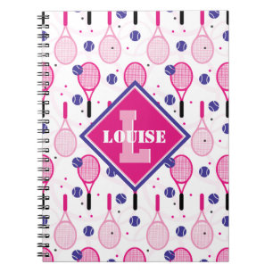 Med namn & initial, rosa och lila tennisrackets anteckningsbok