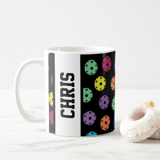 Med namn Pickleball: Fler picklebullar på svart  Kaffemugg (Med munk)