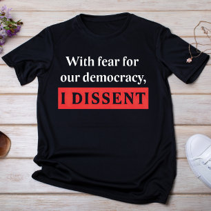 Med rädsla för vår demokrati motsätter jag mig t shirt