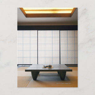med trä bord och modern tatami i stil: vykort