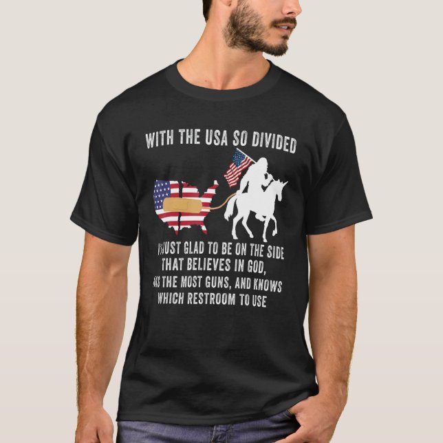 Med USA så splittrade är jag glad att vara på T Shirt (Framsida)