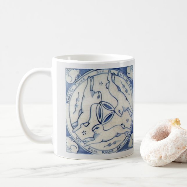 Medallion Symbol för Blue & White Three Hares Rabb Kaffemugg (Med munk)