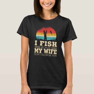 Medan jag fiskar eftersom min fru inte följer mig t shirt