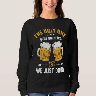 Medan The Ugly One gifter sig Dricker vi bara möhi T Shirt