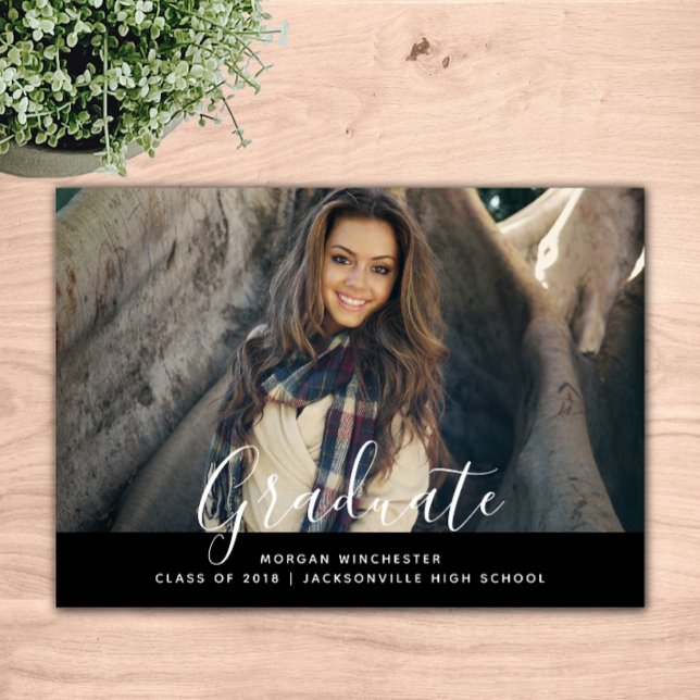 Meddelande från Elegant Studenten | Svart Inbjudningar (Black Simple Elegant Graduation Announcement)