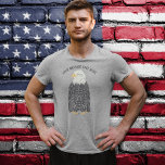Meddelande om Anpassningsbarna för illustration av T Shirt<br><div class="desc">Har en illustration av ett amerikanskt örn i stående eller sittande ställning med ditt eget anpassningsbar-meddelande ovan.</div>