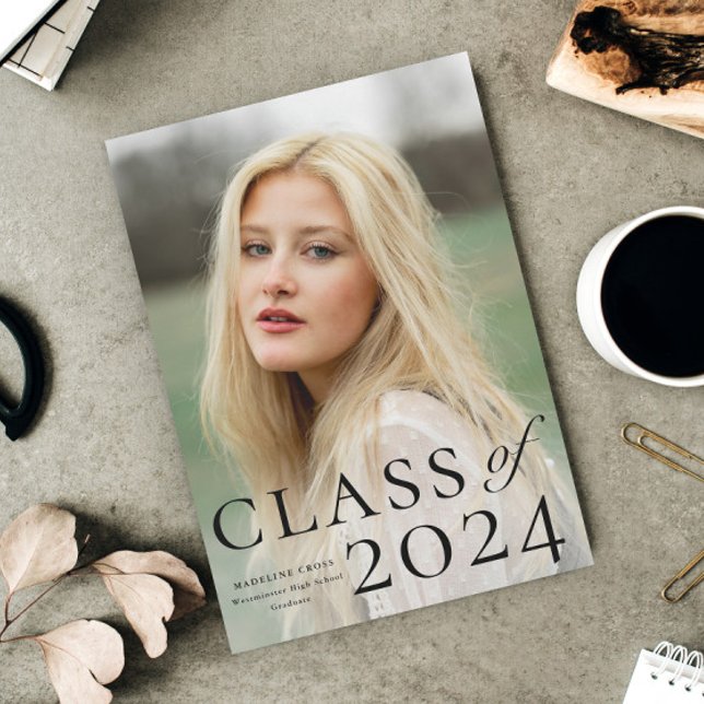 Meddelande om fototyp för elegant Studenten (Elegant Typography Class of 2024 Photo Graduation Announcement.)