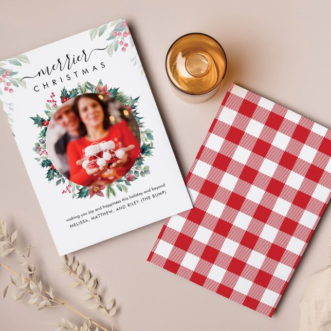 Meddelande om Gravid av botaniskt julfoto (Plaid Red Green Pregnancy Announcement Botanical Photo  Script Card)