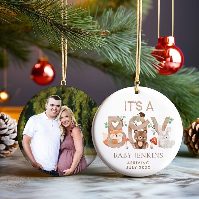 Meddelande om juljul i Pojke Julgransprydnad Keramik (Rustic Woodland Boy Baby Announcement Christmas Ornament)