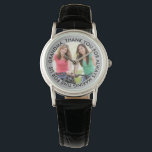 Meddelande om och foto till Grandma Anpassningsbar Armbandsur<br><div class="desc">Skapa din egen fotoklocka för din mormor eller nana, med ditt eget foto- och anpassningsbar-meddelande. Mallen är ett redo som du kan använda för att lägga till ett eget foto och du kan anpassa formuleringen om du vill. Ordalydelsen lyder för närvarande: "Mormor, tack för att ni alltid skapar tid för...</div>