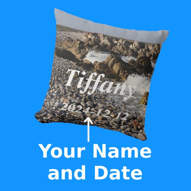 Medel vid havskusten som heter Keepsakus Photo Kudde (Front Angle with Background)