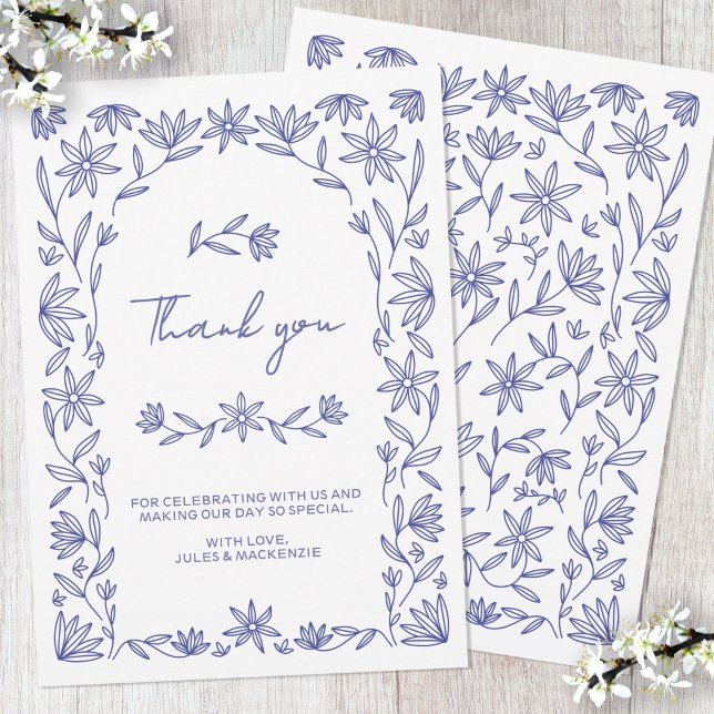 Medelhavsblå Blommig Bröllopstackkort Inbjudningar (Mediterranean blue and white wildflower arch wedding thank you card)
