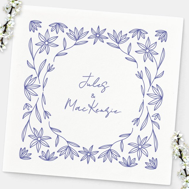 Medelhavsblå Vildblomma Bröllop Pappersservett (Modern Mediterranean blue white floral line art wedding couple names party paper napkins)