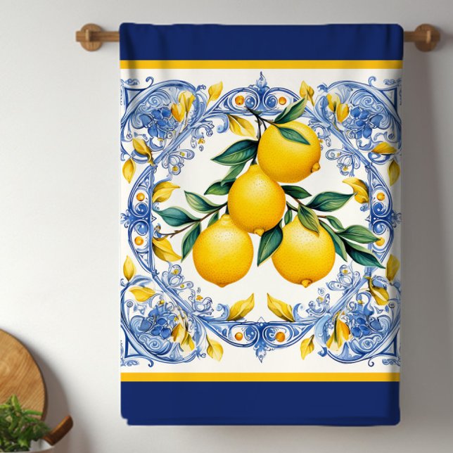 Medelhavsplattor Citronbukett Kökshandduk (Pretty blue and white lemon Mediterranean tile kitchen towels will brighten any kitchen.)