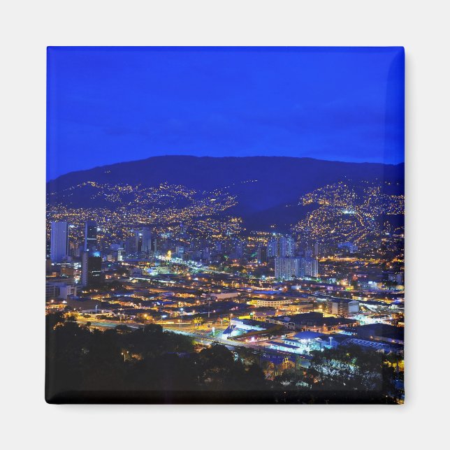 Medellin, Colombia i natt Magnet (Framsidan)