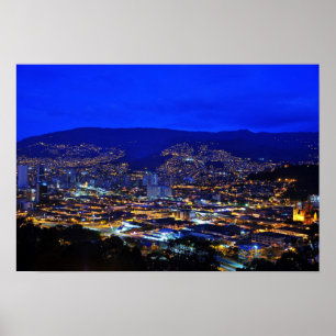 Medellin, Colombia i natt Poster