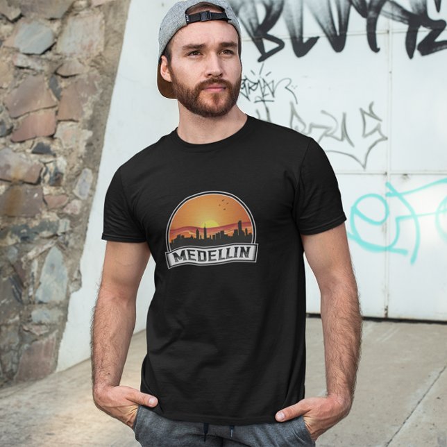 Medellin Colombia Sunset Skyline City Logotyp T Shirt (Medellin sunset vintage t shirt)
