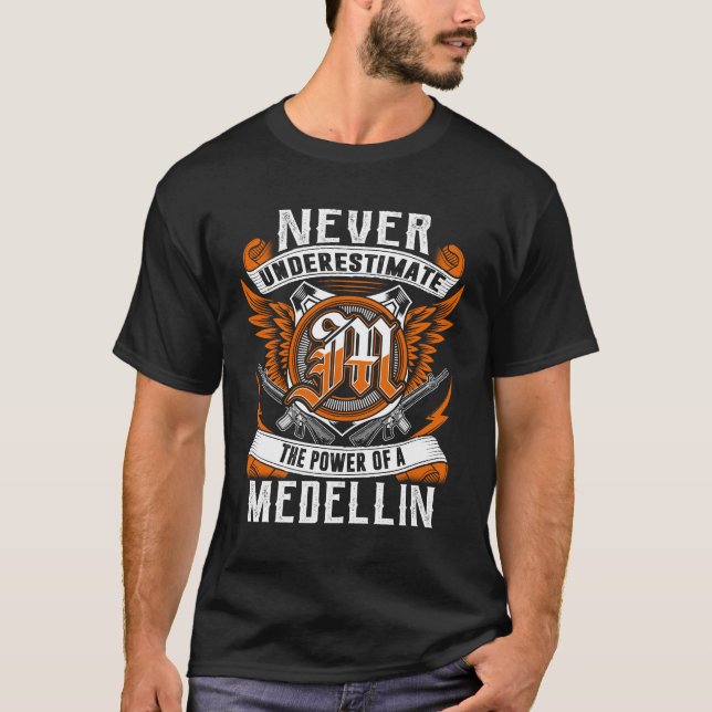 MEDELLIN - Underskatta aldrig Personlig T Shirt (Framsida)