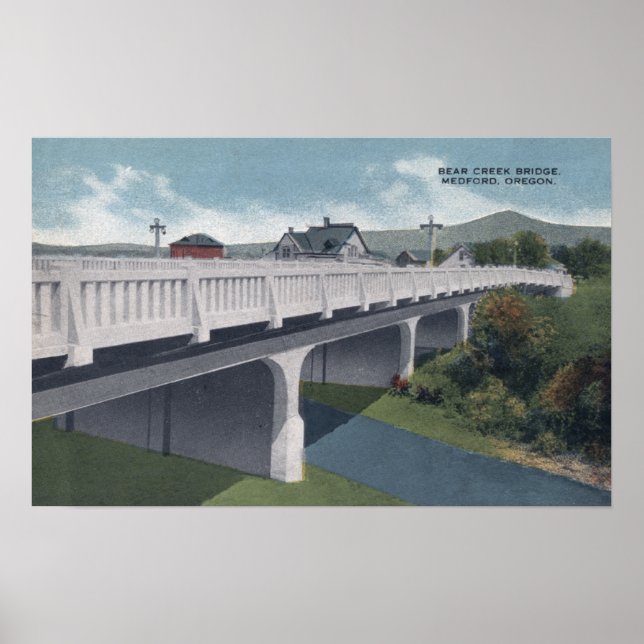 Medford, Oregon - Bear Bäck Bridge View Poster (Framsidan)