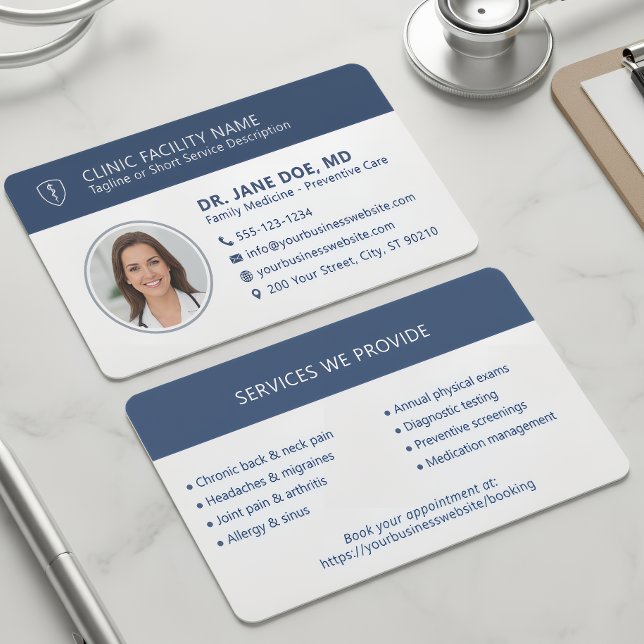 Medical Doctor Photo Modern Navy Blue Clinic Visitkort (Skapare uppladdad)