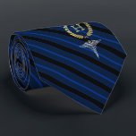 Medicinsk professionell inramade Monogramblått Slips<br><div class="desc">En blått görad randig personligtie anpassade till medicinska professioneller som presenterar första,  eller efternamnmonograminsida en fauxguldkran.</div>