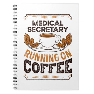 Medicinsk sekreterare som arbetar med kaffekoffein anteckningsbok