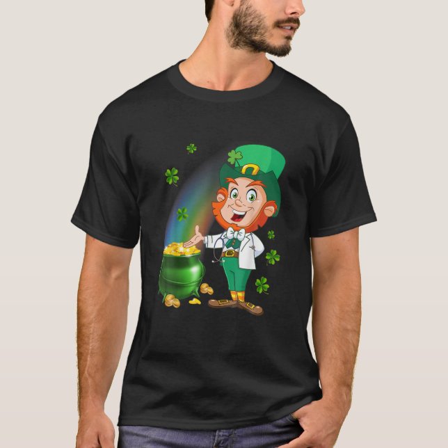 Medicinsk skorpa, övre stetoskop med Leprechaun G T Shirt (Framsida)
