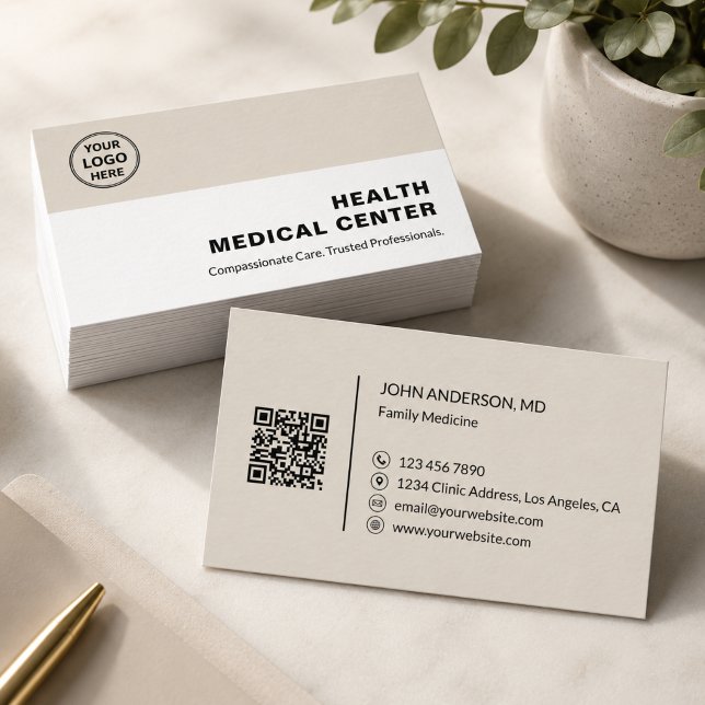 Medicinsk vårdklinik läkare beige visitkort (Medical Healthcare Clinic Doctor Beige Business Card)