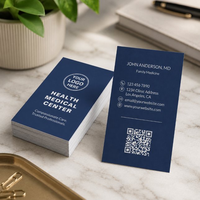 Medicinsk vårdklinik läkare Vertikal Navy Visitkort (Medical Healthcare Clinic Doctor Vertical Navy Business Card)