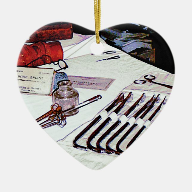 Medicinska instrument julgransprydnad keramik (Framsidan)