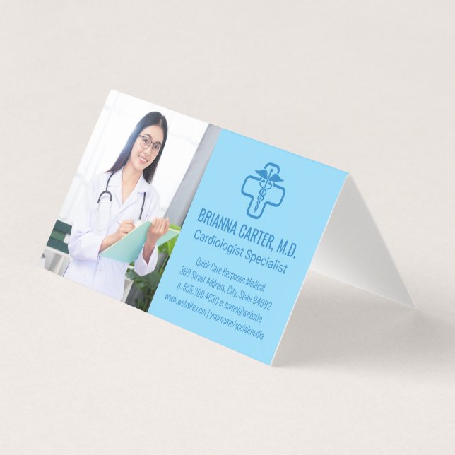 Medicinskt Doktor med Urklipp | Sjukhusarbetare Kort (Framsida)