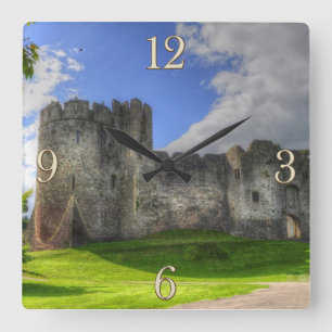 Medieval Chepstow Castle Monmouthshire, Wales, UK Fyrkantig Klocka