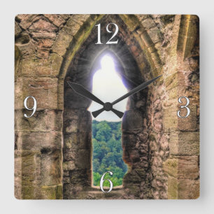Medieval Chepstow Castle Monmouthshire, Wales, UK Fyrkantig Klocka