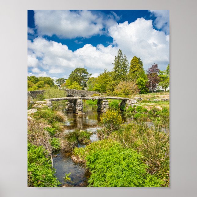 Medieval clapper bridge över floden i Dartmoor UK Poster (Framsidan)