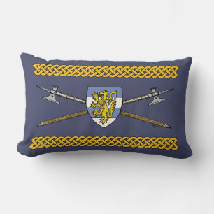 Medieval Poleaxes och Shield Lumbarkudde