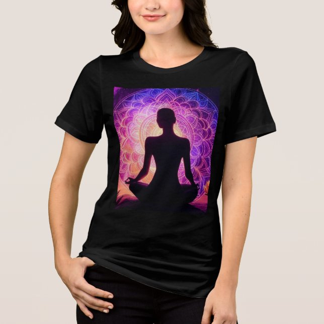 Meditating Silhouette T-Shirt - Andlig Mandala (Framsida)