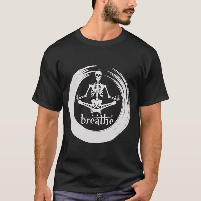 Meditating Skeleton T Shirt (Framsida)