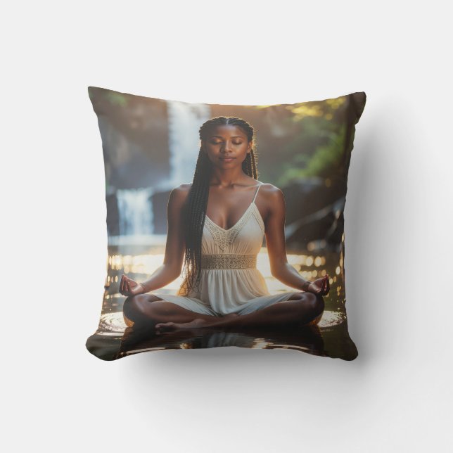 MEDITATION - YOGA - VÄLBEFINNANDE - CARPE DIEM KUDDE (Framsida)