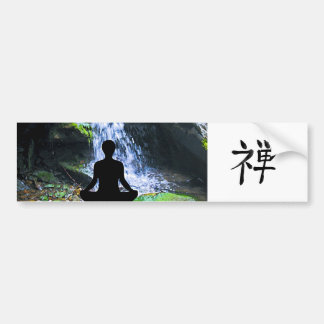 Meditera silhouetten vid vattenfallet bildekal