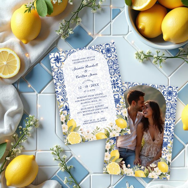 Mediterranean Tiles and Lemon Garland Wedding Inbjudningar (Mediterranean Tiles and Lemon Garland Wedding Invitation Cards with Back Oval Photo. )