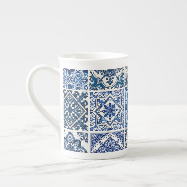Mediterranean Tiles, Portugal, Azulejo, Majolica Benporslin Mugg (Vänster)