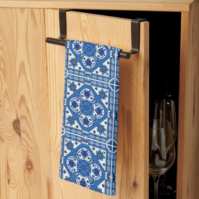 Mediterranean Tiles, Portugal, Azulejo, Majolica Kökshandduk (Thirds Fold)