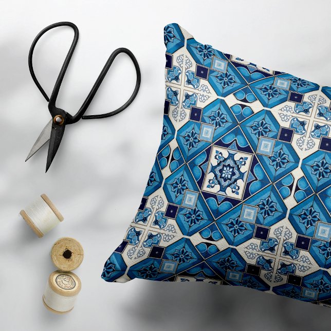 Mediterranean Tiles, Portugal, Azulejo, Majolica Prydnadskudde (Skapare uppladdad)