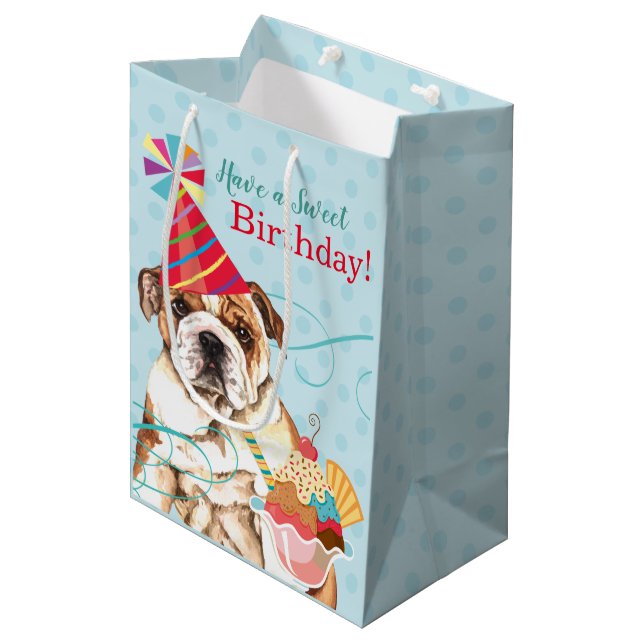 Medium Gift Bag för Sweet Birthday Bulldog (Framsidan Vinklad)