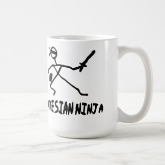 Medla på mathstunder som dricker druvadrink.en kaffemugg