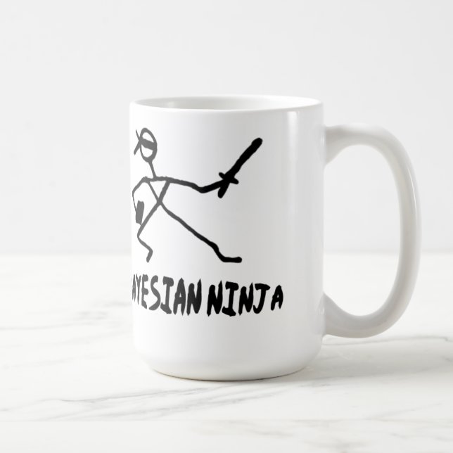 Medla på mathstunder som dricker druvadrink.en kaffemugg (Höger)