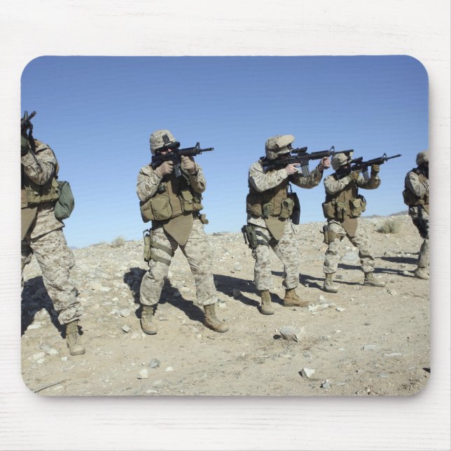 Medlemmar i gruppen för militära övergångsåtgärder musmatta (Framsidan)