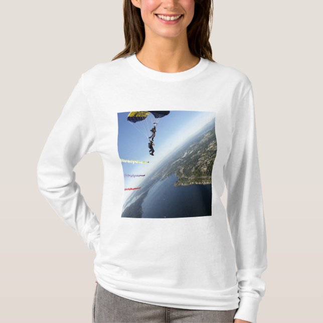 Medlemmar i USA:s maringrupp i Fallskärm Tee Shirt (Framsida)