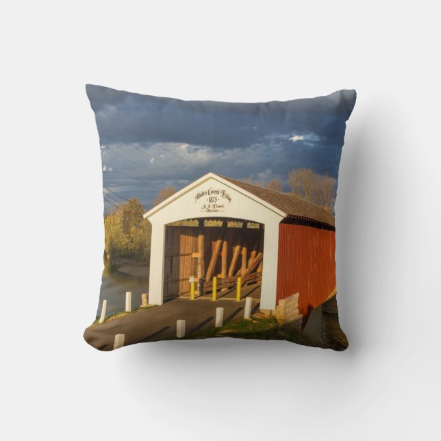 Medora Covered Bridge byggd 1875 Kudde (Framsida)